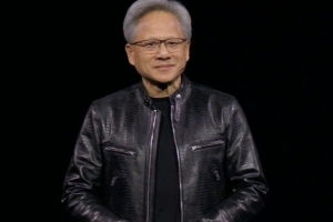 打游戏有加成？黄仁勋亲笔签名皮夹克拍卖：成交价27万-40万之间