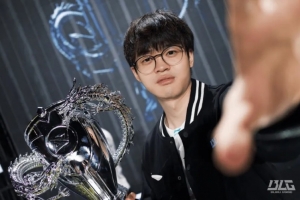 Xun生涯首次在BO5战胜Kanavi，同时终结面对Kanavi的五连败
